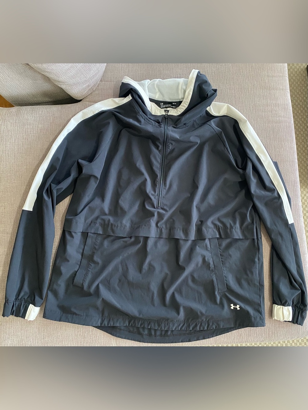 Under Armour White and Black HeatGear Hooded Pullover